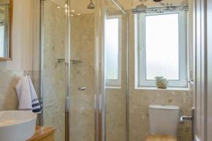 Waterford Villa - 5 Bed - Sleeps 10 - Parking