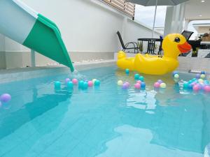 B leaf pool villa ชะอำ