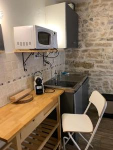 Studio with exposed stone Vieux Lyon