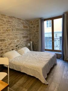 Studio with exposed stone Vieux Lyon