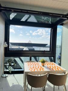 Modern Perth Hub – Pool & Sauna