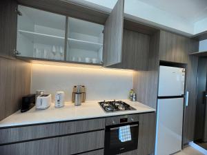 Perth Hub Modern Stay – Pool, Sauna & Skyline