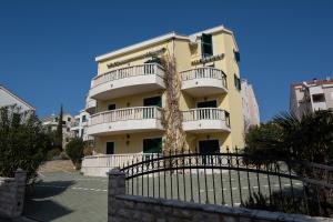 MobiusLido Apartments