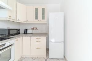 Spacious Apartment for 8 People - Bron Grand Clement