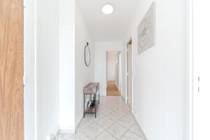 Spacious Apartment for 8 People - Bron Grand Clement