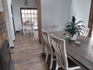 Bunya House at On Burgum Pond