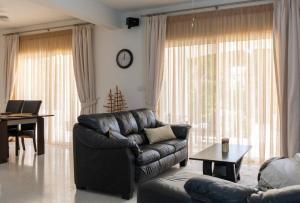 Villa Magnolia - Luxury 4-BR Retreat with Pool