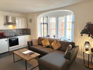 1 Double Bedroom Great Location - Holmfield Road