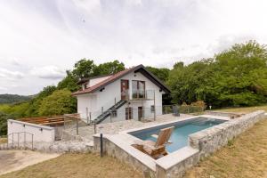 Roland House with Pool & Winery