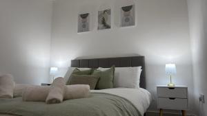 Home-from-Home Near Etihad, Garden & Free Parking