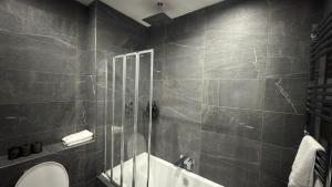 Home-from-Home Near Etihad, Garden & Free Parking