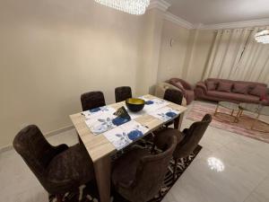 Family Apartment GuestS House