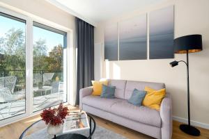 Spacious Apartment in Poznań with Desks and Parking by Noclegi Renters