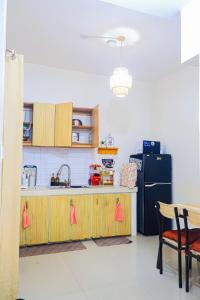 Cozy Three-Bedroom Staycation House with Netflix, Wi-Fi, and Free Parking Garage near SM Caloocan