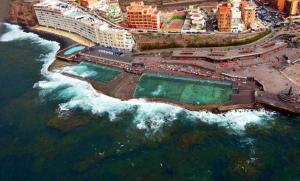 El ático Parosa con vistas al mar