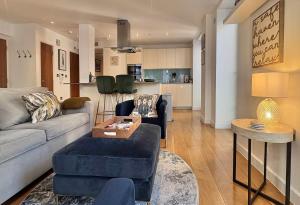 Westminster Luxury Two Bed Two Bath with Air-Con