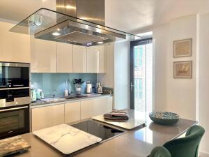 Westminster Luxury Two Bed Two Bath with Air-Con