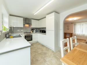 Pass the Keys Bright House with Smart TV Home Comforts