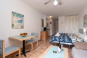 Tranquil Studio Apartment Communal Heated Pool