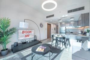Free housekeeping visits during your stay - StayShort - Contemporary 1BR in JLT with Gorgeous Views