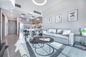 Free housekeeping visits during your stay - StayShort - Contemporary 1BR in JLT with Gorgeous Views