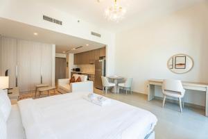 F1 Lovers Escape Yas Golf Studio Near Yas Marina Circuit