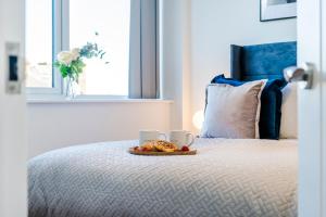 Central Gravesend 1BR, Kitchen, Wi-Fi, Sleeps 2, Parking