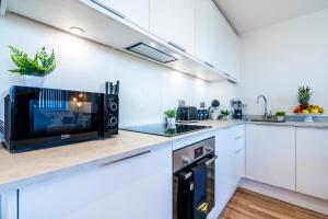 Central Gravesend 1BR, Kitchen, Wi-Fi, Sleeps 2, Parking