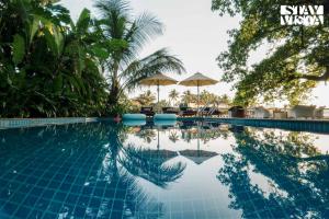 StayVista at Di Mora by the Sea with Lawn & Pool