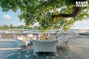 StayVista at Di Mora by the Sea with Lawn & Pool