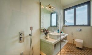 SaffronStays Satori Perch Regal - 4BR Tuscan-style villa with pool, farm meals & 270 Degree Mulshi Lake views near Pune