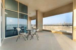 Huge Balcony Overlooking Creek Harbour with Glimpses of Burj Khalifa, Just Minutes from Zabeel Stadium, Azizi Aliyah Residence, Al Jaddaf by Deluxe Holiday Homes