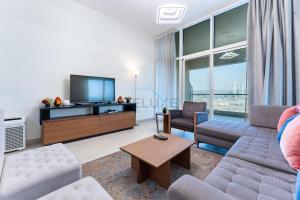 Huge Balcony Overlooking Creek Harbour with Glimpses of Burj Khalifa, Just Minutes from Zabeel Stadium, Azizi Aliyah Residence, Al Jaddaf by Deluxe Holiday Homes