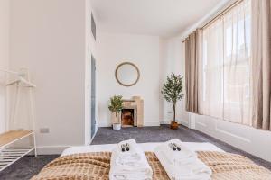 Immense Bright 5BR House near Kensington Olympia