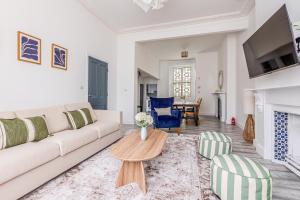 Immense Bright 5BR House near Kensington Olympia