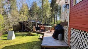 Three cozy cottages, sauna and big yardincluded