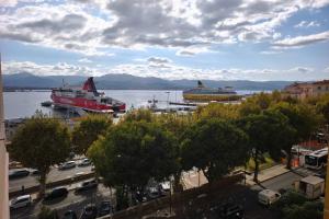 Bright T3 in the heart of Ajaccio with port view