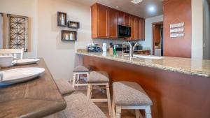 Las Palomas Phase I Topaz 803 Exceptional Oceanview 2BR 2BA Unit