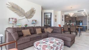 Las Palomas 3 BR 2BA Coronado 1003