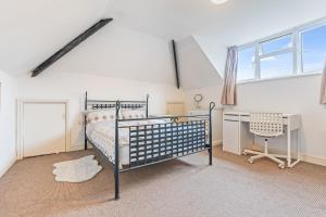 Large 5-Bed Home for Contractors in Headington
