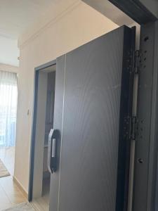 Luxury suites near Airport with pool gym Cityview