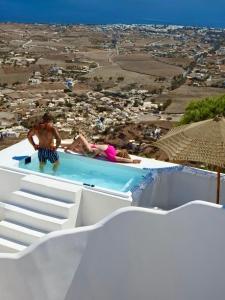 Luna Santorini Suites