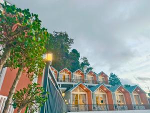 ไวท์เฮาส์ ภูชี้ฟ้า