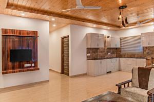 Exotic Stays Kasauli I 2 Bhk Apartment Kasauli !! BBQ & Bonfire !! Pvt Terrace !! Good Hospitality I Kasauli