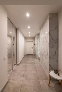 Апартаменты с двумя спальнями с завораживающим видом на Днепр возле Мост Сити