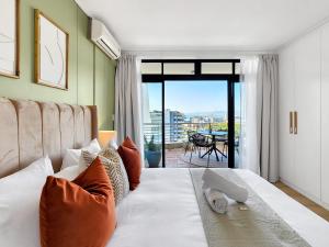 Dockside De Waterkant 2BR with Pool and Views