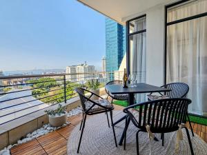 Dockside De Waterkant 2BR with Pool and Views