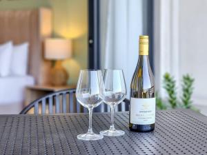 Dockside De Waterkant 2BR with Pool and Views