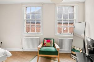 Central Kings Cross modern house with free parking