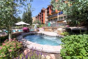 Ski In, Ski Out Studio Condo In The Heart Of Lionshead Village With Mountain View, Hot Tubs, And Pool Access